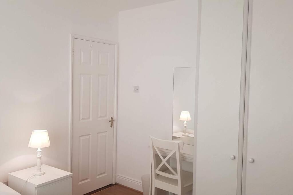 3 Bedroom 3 Bathroom House, Dublin Лукан Экстерьер фото