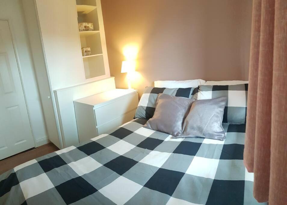3 Bedroom 3 Bathroom House, Dublin Лукан Экстерьер фото