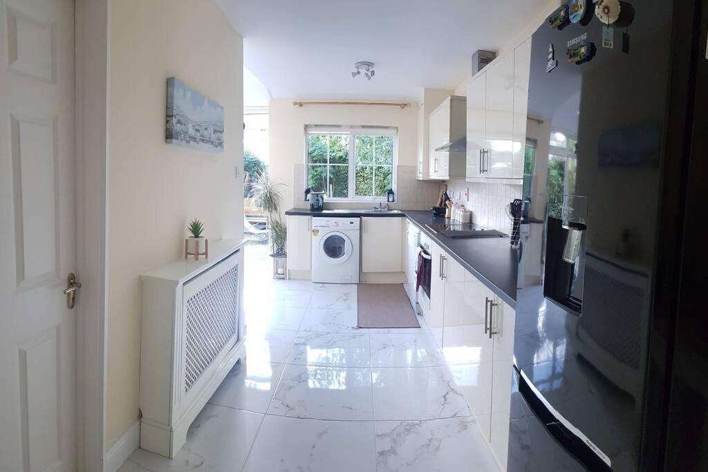 3 Bedroom 3 Bathroom House, Dublin Лукан Экстерьер фото